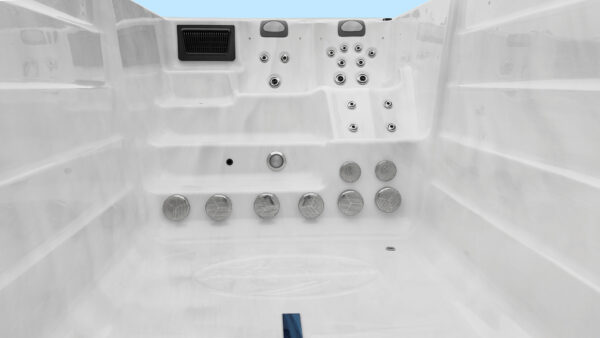 Dallas_164217_web SWIMSPA DALLAS 59